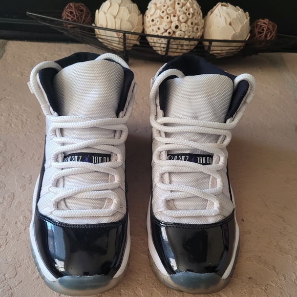Size Jordan 11 Retro High Concord Youth Sneakers